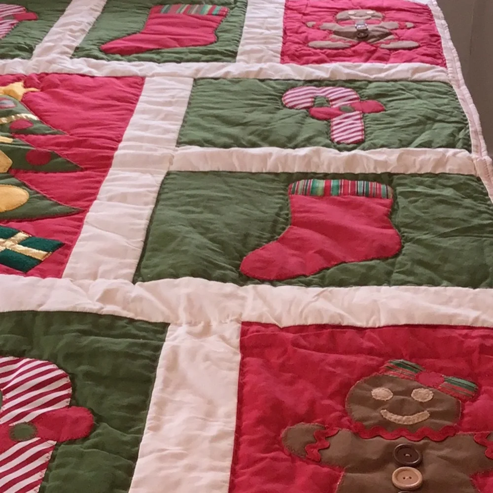 Handmade Christmas-themed applique quilt